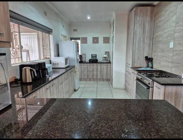 4 BEDROOM HOUSE FOR SALE IN BRACKENHURST